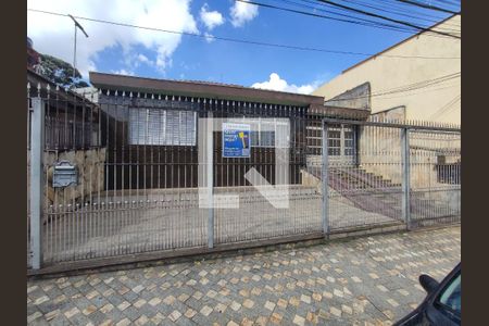 Casa à venda com 13m², 3 quartos e 6 vagas Casa à venda com 13m², 3 quartos e 6 vagasFachada