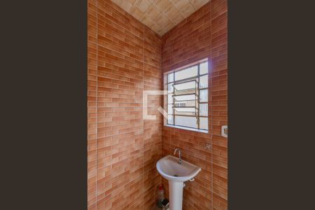 Casa à venda com 13m², 3 quartos e 6 vagas Casa à venda com 13m², 3 quartos e 6 vagasBanheiro de Serviço 2