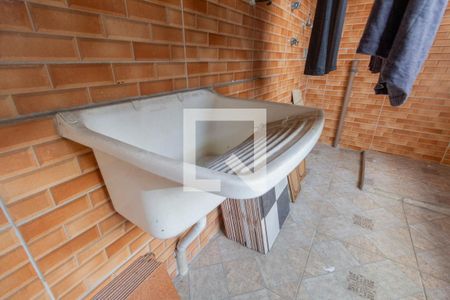 Casa à venda com 13m², 3 quartos e 6 vagas Casa à venda com 13m², 3 quartos e 6 vagasÁrea de Serviço 2