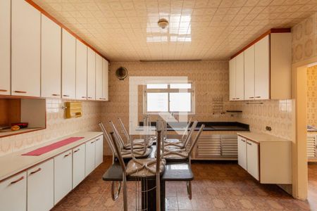 Casa à venda com 13m², 3 quartos e 6 vagas Casa à venda com 13m², 3 quartos e 6 vagasCozinha