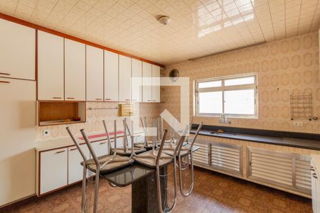 Casa à venda com 13m², 3 quartos e 6 vagas Casa à venda com 13m², 3 quartos e 6 vagasCozinha