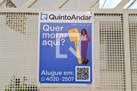 Casa à venda com 104m², 3 quartos e 2 vagas Casa à venda com 104m², 3 quartos e 2 vagasFachada