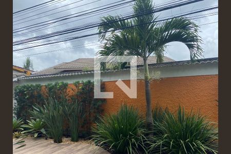 Casa de condomínio à venda com 360m², 4 quartos e 3 vagasFachada 