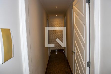 Casa de condomínio à venda com 360m², 4 quartos e 3 vagasCorredor