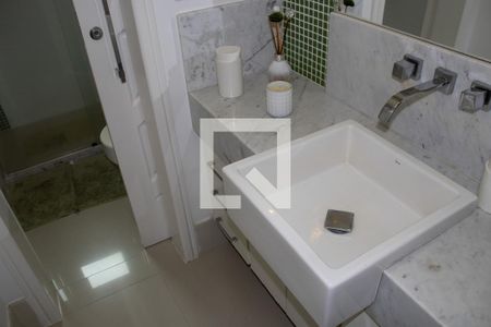 Casa de condomínio à venda com 360m², 4 quartos e 3 vagasBanheiro