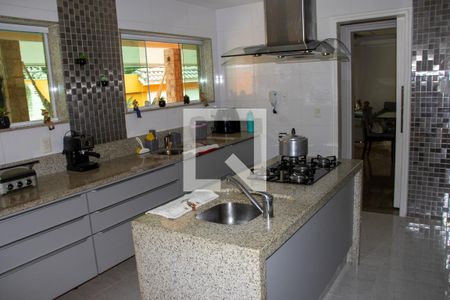 Casa de condomínio à venda com 360m², 4 quartos e 3 vagasCozinha