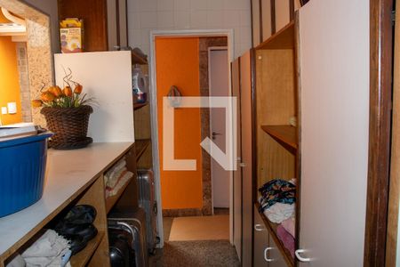 Casa de condomínio à venda com 360m², 4 quartos e 3 vagasLavanderia