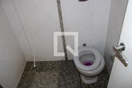 Casa de condomínio à venda com 360m², 4 quartos e 3 vagasBanheiro externo