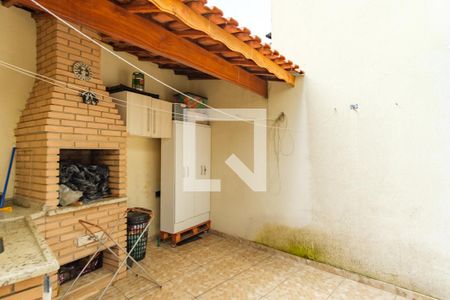 Casa à venda com 129m², 2 quartos e 2 vagasQuintal