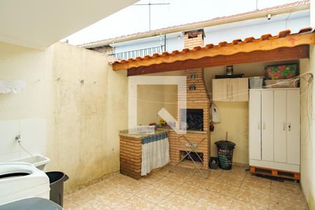 Casa à venda com 129m², 2 quartos e 2 vagasQuintal