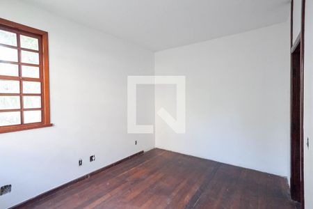 Casa à venda com 371m², 5 quartos e 8 vagasQuarto 4