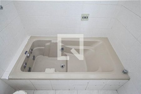 Casa à venda com 371m², 5 quartos e 8 vagasBanheiro social 1