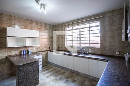 Casa à venda com 371m², 5 quartos e 8 vagasCozinha