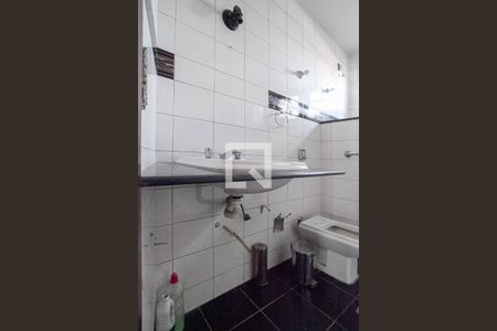 Casa à venda com 371m², 5 quartos e 8 vagasBanheiro social 2