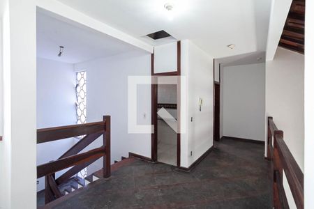 Casa à venda com 371m², 5 quartos e 8 vagasCorredor