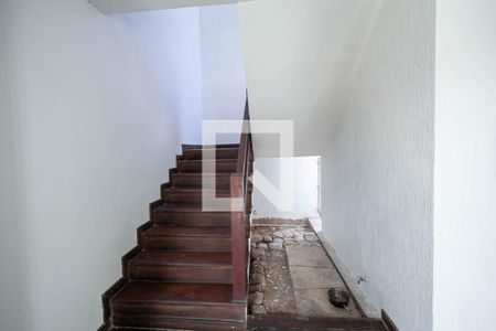 Casa à venda com 371m², 5 quartos e 8 vagasEscada