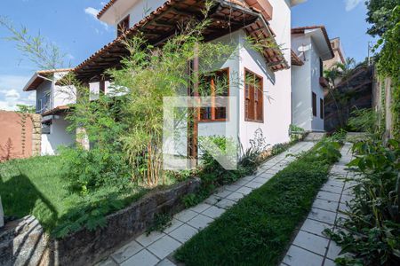 Casa à venda com 371m², 5 quartos e 8 vagasEntrada