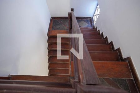 Casa à venda com 371m², 5 quartos e 8 vagasEscada