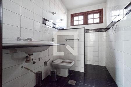 Casa à venda com 371m², 5 quartos e 8 vagasBanheiro social 2