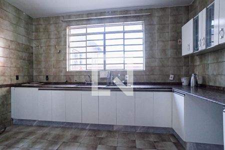 Casa à venda com 371m², 5 quartos e 8 vagasCozinha