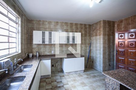 Casa à venda com 371m², 5 quartos e 8 vagasCozinha