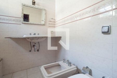 Casa à venda com 371m², 5 quartos e 8 vagasBanheiro da suíte 