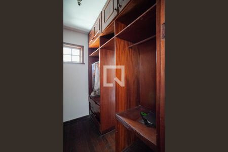 Casa à venda com 371m², 5 quartos e 8 vagasCloset da suíte