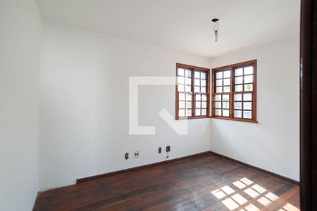 Casa à venda com 371m², 5 quartos e 8 vagasQuarto 3