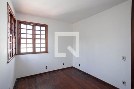 Casa à venda com 371m², 5 quartos e 8 vagasQuarto 2