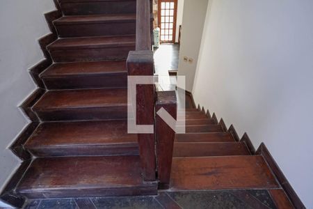 Casa à venda com 371m², 5 quartos e 8 vagasEscada