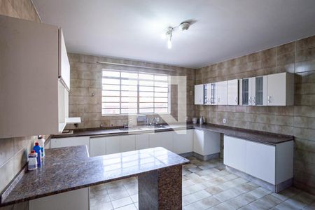 Casa à venda com 371m², 5 quartos e 8 vagasCozinha