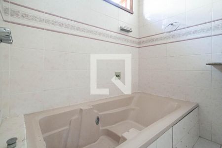 Casa à venda com 371m², 5 quartos e 8 vagasBanheiro da suíte 