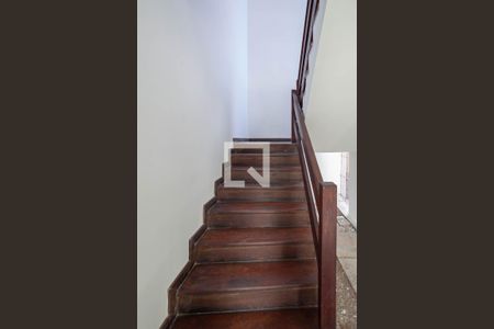 Casa à venda com 371m², 5 quartos e 8 vagasEscada