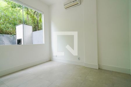 Quarto de casa de condomínio à venda com 3 quartos, 436m² em Vila Progresso, Niterói