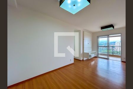 Sala de apartamento à venda com 3 quartos, 76m² em Jardim Tupanci, Barueri
