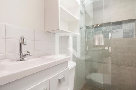 Banheiro de casa de condomínio para alugar com 1 quarto, 32m² em Guaiaúna, São Paulo