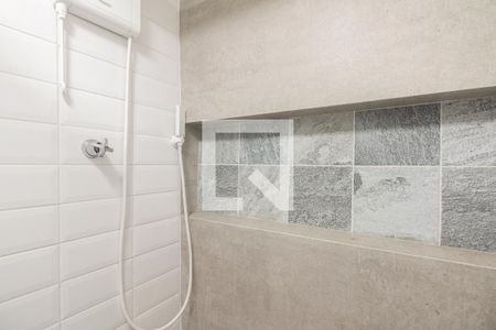 Banheiro de casa de condomínio para alugar com 1 quarto, 32m² em Guaiaúna, São Paulo