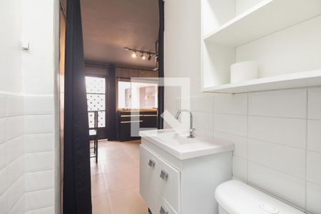 Banheiro de casa de condomínio para alugar com 1 quarto, 32m² em Guaiaúna, São Paulo