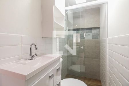 Banheiro de casa de condomínio para alugar com 1 quarto, 32m² em Guaiaúna, São Paulo