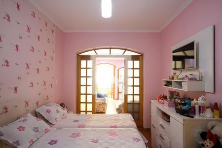 Casa à venda com 179m², 2 quartos e 2 vagasQuarto 