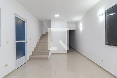 Sala de Estar de casa para alugar com 4 quartos, 230m² em Parque Peruche, São Paulo