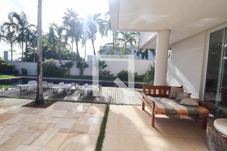 Casa de condomínio à venda com 991m², 5 quartos e 3 vagas Casa de condomínio à venda com 991m², 5 quartos e 3 vagasSacada da Sala