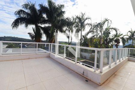 Casa de condomínio à venda com 991m², 5 quartos e 3 vagas Casa de condomínio à venda com 991m², 5 quartos e 3 vagasSacada da Suíte