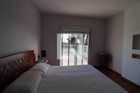 Casa de condomínio à venda com 991m², 5 quartos e 3 vagas Casa de condomínio à venda com 991m², 5 quartos e 3 vagasSuíte