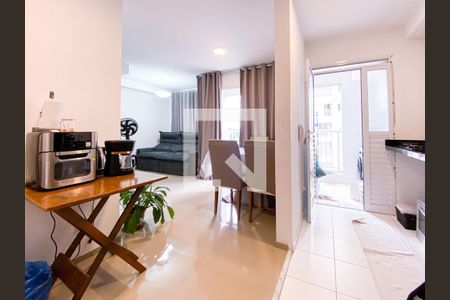 cozinha de apartamento para alugar com 1 quarto, 45m² em Parque Pinheiros, São Paulo