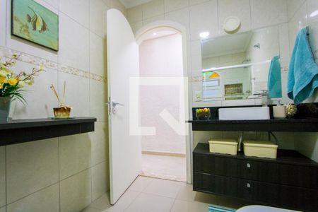 Casa à venda com 225m², 2 quartos e 2 vagasBanheiro social