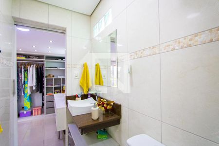 Casa à venda com 225m², 2 quartos e 2 vagasBanheiro do quarto 1