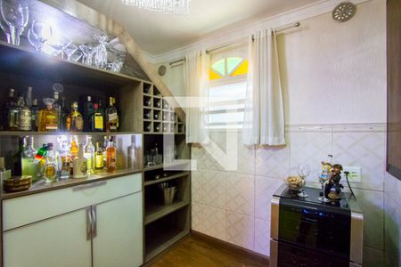 Casa à venda com 225m², 2 quartos e 2 vagasAdega