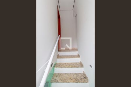 Escada  de casa para alugar com 3 quartos, 300m² em Vila Sao Francisco, São Paulo