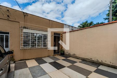 Casa à venda com 290m², 5 quartos e 3 vagasFachada